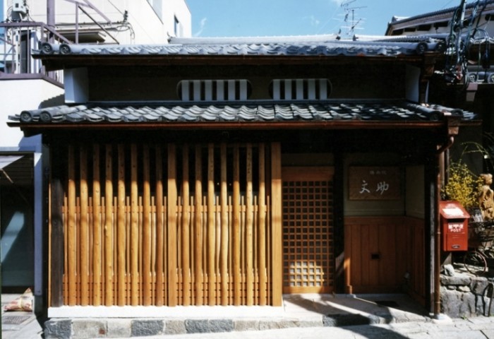 來源: http://fujioka-architecture-labo.com/portfolio/%E6%96%87%E5%8A%A9%EF%BC%88%E7%8F%BE%E3%83%BB%E7%B2%9F-%E5%A5%88%E8%89%AF%E7%94%BA%E5%BA%97%EF%BC%89-1040.html