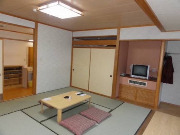來源: https://travelbook.com.tw/b64r/aHR0cDovL2NsaWNrLmxpbmtzeW5lcmd5LmNvbS9mcy1iaW4vY2xpY2s%2FaWQ9dnVkZmRTWlBZcXcmc3ViaWQ9Jm9mZmVyaWQ9MjQ3NjAzLjEmdHlwZT0xMCZ0bXBpZD0xNjUxJlJEX1BBUk0xPWh0dHAlMjUzQSUyNTJGJTI1MkZ0cmF2ZWwucmFrdXRlbi5jby5qcCUyNTJGSE9URUwlMjUyRjExMTE2OCUyNTJGMTExMTY4Lmh0bWw%3D