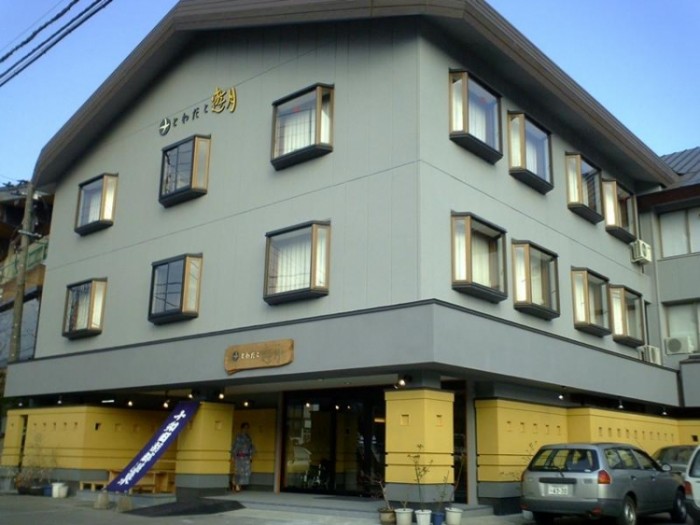 來源: https://travelbook.com.tw/b64r/aHR0cDovL3J1cnVidS50cmF2ZWwvQTAyLzA1LzA1MDYvMDUwNjA1LzA1MzAzMDUvMjEyMzAyNS8%2FJlJlZ2lzdEZyb209dHJhdmVsYm9vaw%3D%3D