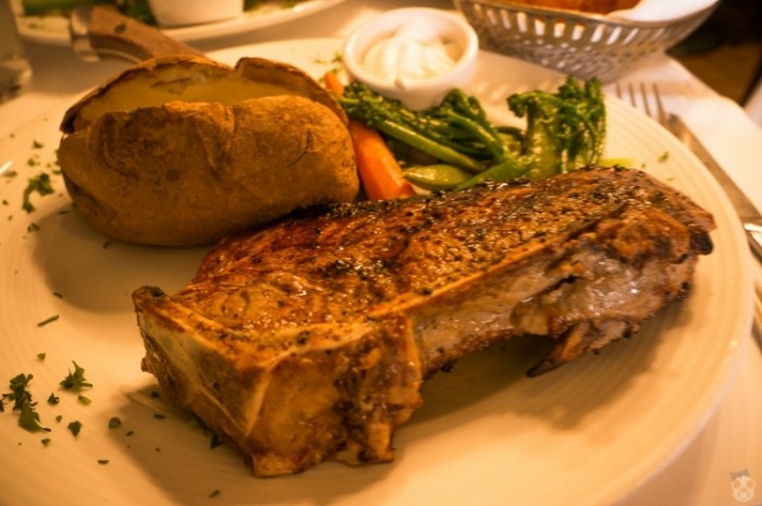 來源: http://www.tomboy-urbex.com/eating-american-steak-at-johns-grill/