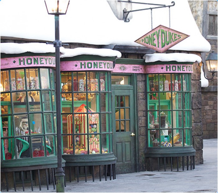 來源: http://www.usj.co.jp/attraction/att_detail/honeydukes.html