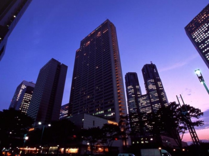 來源: https://travelbook.com.tw/b64r/aHR0cDovL3d3dy5hZ29kYS5jb20vemgtdHcvemgtdHcva2Vpby1wbGF6YS1ob3RlbC9ob3RlbC90b2t5by1qcC5odG1sP0NJRD0xNzQ5MTIx