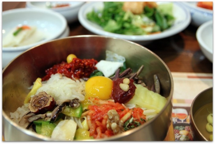 來源: http://rm201.blogspot.jp/2011/02/seouls-main-shopping-street-myeongdong.html