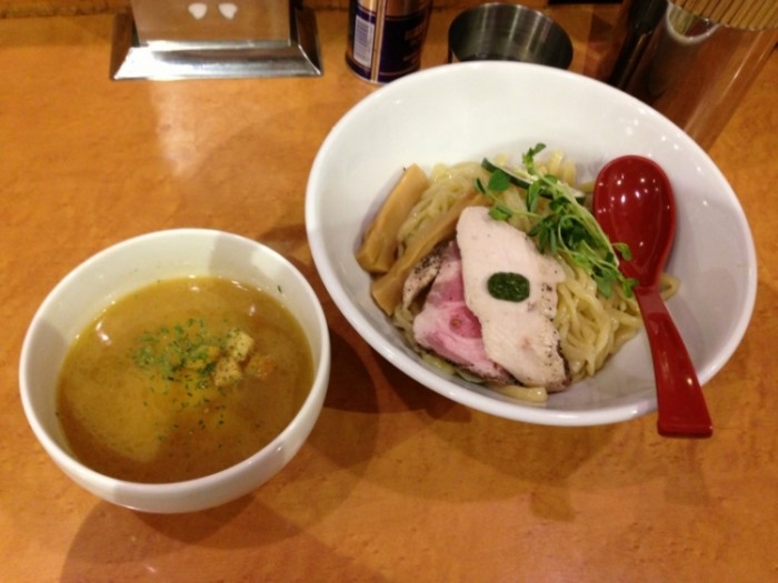 來源: http://tsukemen0.hatenadiary.jp/entry/2013/09/13/000000