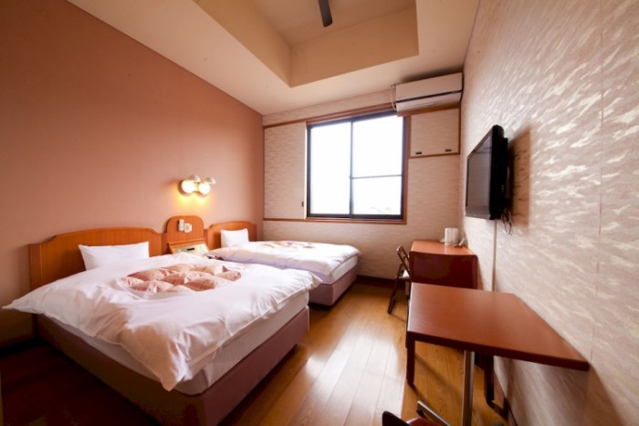來源: https://travelbook.com.tw/b64r/aHR0cDovL2NrLmpwLmFwLnZhbHVlY29tbWVyY2UuY29tL3NlcnZsZXQvcmVmZXJyYWw%2Fc2lkPTMxNTc1NjgmcGlkPTg4MzcwMTUyMCZ2Y191cmw9aHR0cHMlM0ElMkYlMkZ3d3cuZXhwZWRpYS5jby5qcCUyRk9pdGEtSG90ZWxzLVl1ZnVpbi1ZYXdhcmFnaW5vc2F0by1ZYWRveWEuaDEwMDkyNDQ4LkhvdGVsLUluZm9ybWF0aW9uJTNGZWFwaWQlM0Q0MjA1NyUyNmFmZmNpZCUzRGpwLm5ldHdvcmsudmFsdWVjb21tZXJjZS50cmF2ZWxib29rLg%3D%3D
