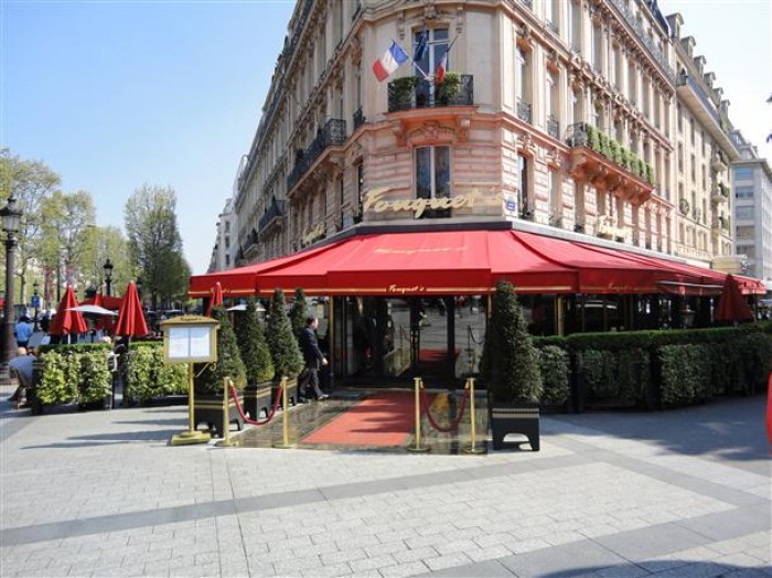 來源: http://www.voyagediscount.fr/guide/photos-voyage/photo/le-fouquets-sur-les-champs-%C3%A9lysees-a-paris-190611/