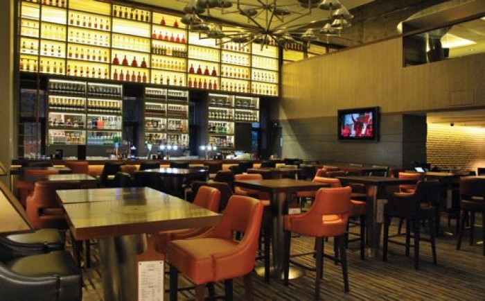 來源: http://www.expatriatelifestyle.com/foodanddrink/venue/restaurant-recommendations/British/Arthurs-Bar-and-Grill-Shangri-La-Hotel-KL