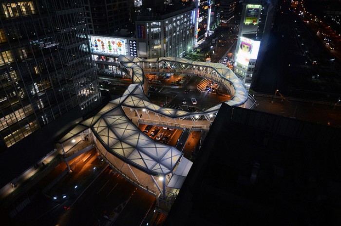 來源: http://www.hetgallery.com/abeno-footbridge.html