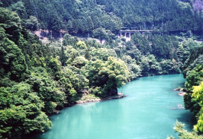 來源: http://gxm.cocolog-nifty.com/ayumi/2007/04/post_cd02.html