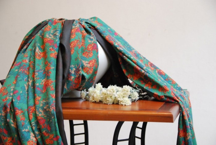 來源: http://vietbao.vn/Van-hoa/Lua-to-tam-thu-cong-Kenly-Silk/1735105093/108/