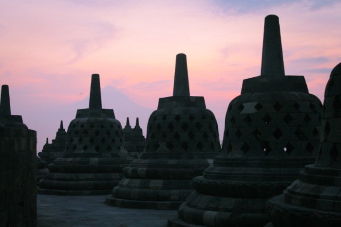 來源: http://chuzailiving.wordpress.com/2013/04/04/borobudur-sunrise-yogyakarta-indonesia/
