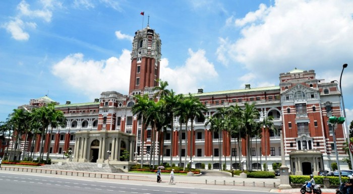 來源: https://commons.wikimedia.org/wiki/File%3A%E4%B8%AD%E8%8F%AF%E6%B0%91%E5%9C%8B%E7%B8%BD%E7%B5%B1%E5%BA%9C01.jpg