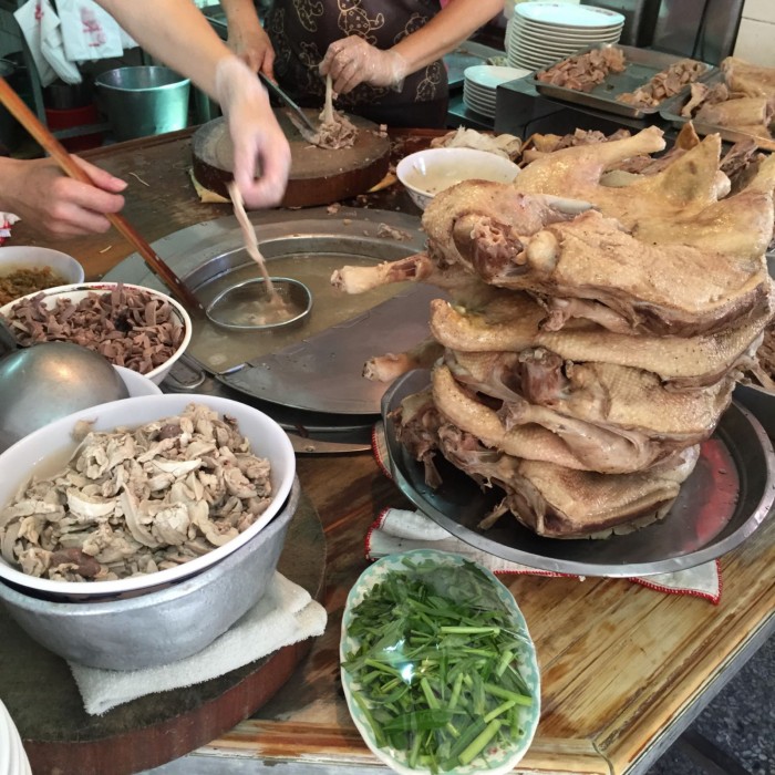 來源: http://hungry.9ifriend.com/foodside/%E9%A3%9F%E8%A8%98-%E9%B4%A8%E8%82%89%E7%8F%8D-%E9%AB%98%E9%9B%84%E5%B8%82-%E7%B0%A1%E5%96%AE%E7%9A%84%E7%BE%8E%E5%91%B3-%E5%A4%A7%E7%A2%97%E9%B4%A8%E8%82%89%E9%A3%AF2-%E4%B8%8B%E6%B0%B4/