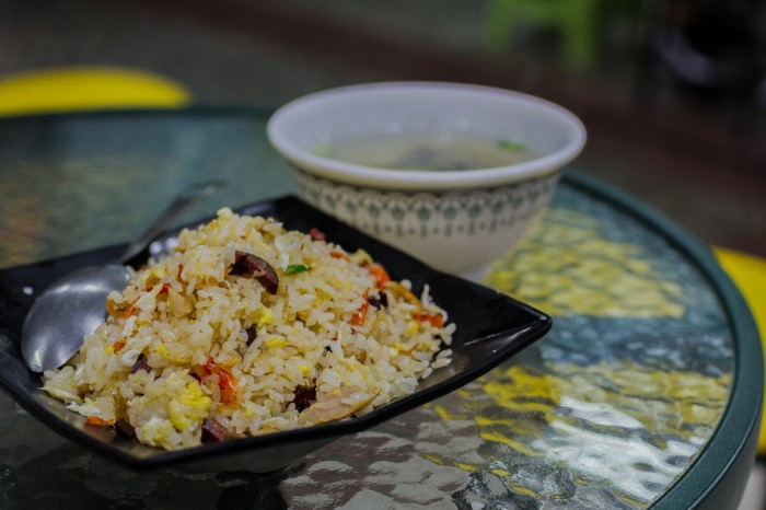 來源: http://ksdelicacy.pixnet.net/blog/post/56667615-%E9%98%BF%E6%88%90%E7%82%92%E9%A3%AF%E5%B0%88%E8%B3%A3%E5%BA%97