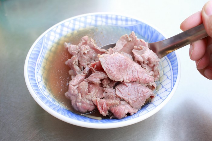 來源: http://wenzai.pixnet.net/blog/post/107720134-%E5%8F%B0%E5%8D%97-%E9%98%BF%E6%9D%91%E7%AC%AC%E4%BA%8C%E4%BB%A3%E7%89%9B%E8%82%89%E6%B9%AF