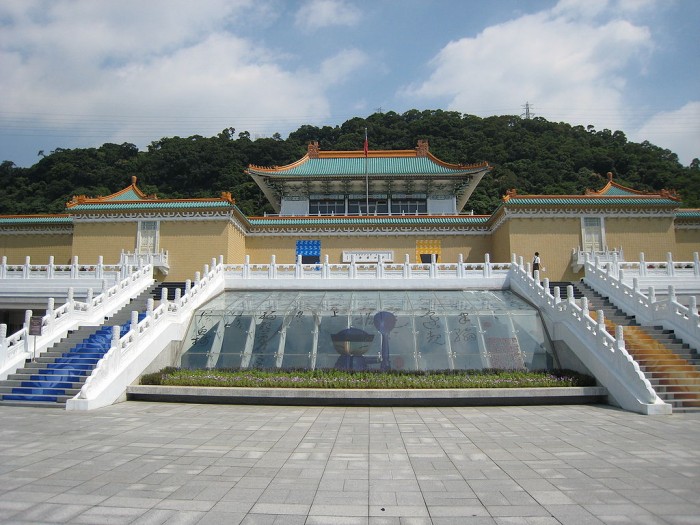 來源: https://ja.wikipedia.org/wiki/%E5%9B%BD%E7%AB%8B%E6%95%85%E5%AE%AE%E5%8D%9A%E7%89%A9%E9%99%A2#/media/File:National_Palace_Museum_(0155).JPG