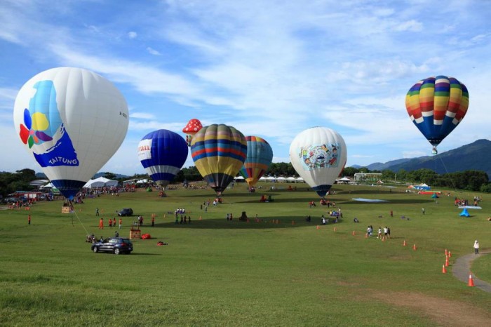 來源: http://tour.taitung.gov.tw/zh-tw/Travel/ScenicSpot/450/%E9%B9%BF%E9%87%8E%E9%AB%98%E5%8F%B0%E7%86%B1%E6%B0%A3%E7%90%83%E5%8D%80