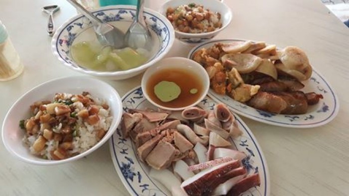 來源: https://www.facebook.com/pages/%E9%98%BF%E9%AD%AF%E9%A6%99%E8%85%B8%E7%86%9F%E8%82%89/103794869698645