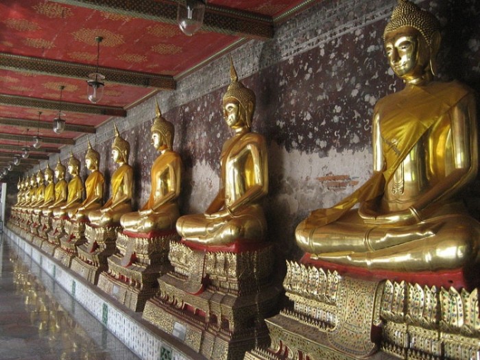來源: http://commons.wikimedia.org/wiki/File:Bangkok,_Wat_Suthat_