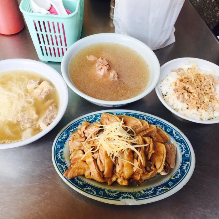 來源: https://www.facebook.com/photo.php?fbid=10206211155357334&set=br.AbqMHFRK1h762xmFCeCziT8rBn836VDgNM9dWU-Vug7LRmAHVbtmUNq6XBbcxzkwSHnwRCUPyUPSdjUyS8znkjot4gwDqTzBh43zapckLsNZIAe5rSAkfppt3Yn-xP5acAZBKWsHADzptXsP2Dbcw89gN7TRF8pC5yesZZ2DHni2WNwTdmDjqZ-SBjSrR_t-hy0vkPkmp66xF5ALQtFyKcmwm4m2C2Vf3TrcKVvlkQ-CpfAFdFQjMUZiDx64un2BkqM&type=3&theater