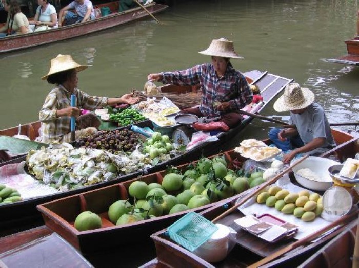 來源: http://www.tripadvisor.jp/LocationPhotoDirectLink-g293916-d1499098-i41584705-Taling_Chan_Floating_Market-Bangkok.html