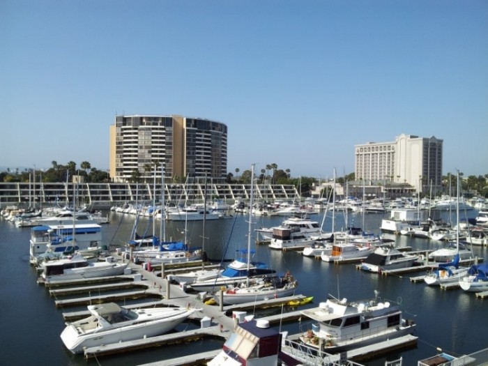 來源: http://traffic411.com/notable-tall-ship-sails-into-marina-del-rey-for-marinafest/