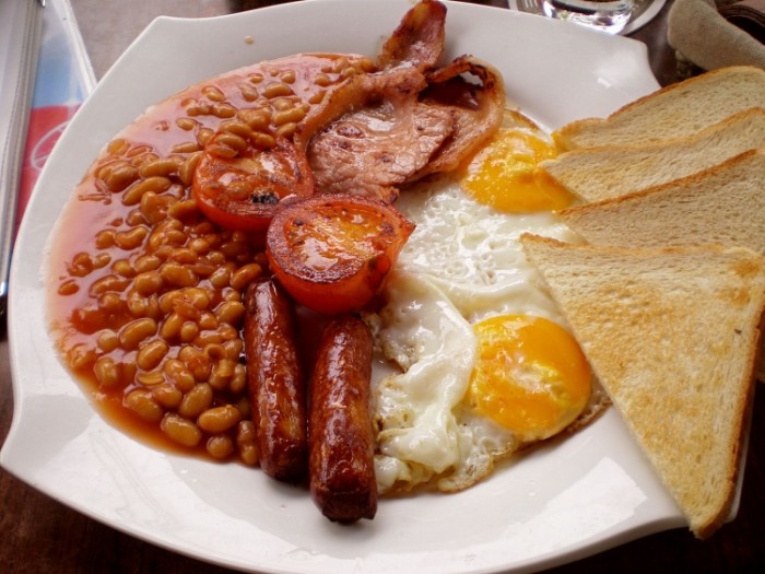 來源: http://commons.wikimedia.org/wiki/File:English_breakfast_2.jpg