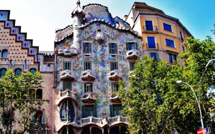 來源: http://ie.u-ryukyu.ac.jp/~e105737/WorldHeritage/europe/spain/works_of_antoni_gaudi/works_of_antoni_gaudi.html