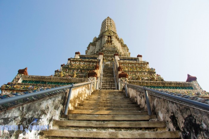 來源: http://worth-a-journey.com/2012/06/wat-arun-in-bangkok/
