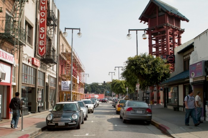 來源: http://www.mascontext.com/issues/8-public-winter-10/narrow-streets-los-angeles/