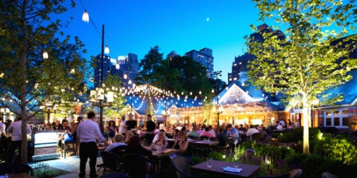 來源: http://www.huffingtonpost.com/john-mariani/new-yorks-tavern-on-the-g_b_5499044.html