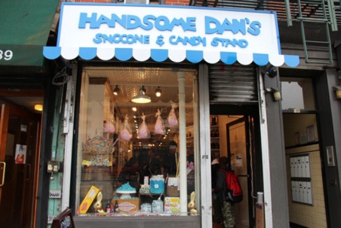來源: http://bedfordandbowery.com/2014/04/handsome-dans-has-quietly-colorfully-opened-an-east-village-candy-shop/