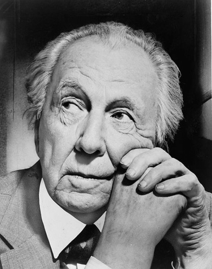 來源: https://en.wikipedia.org/wiki/Frank_Lloyd_Wright#/media/File:Frank_Lloyd_Wright_portrait.jpg
