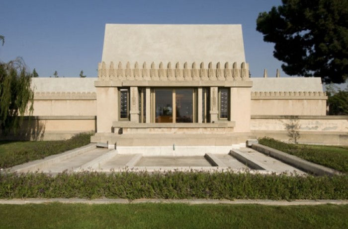 來源: http://openbuildings.com/buildings/hollyhock-house-profile-7812