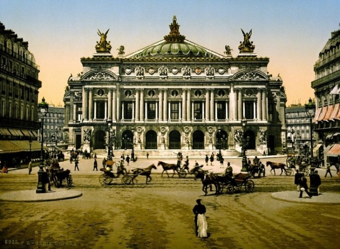 來源: http://commons.wikimedia.org/wiki/File:The_Opera_House,_Paris,_France_ca._1890-1900.jpg