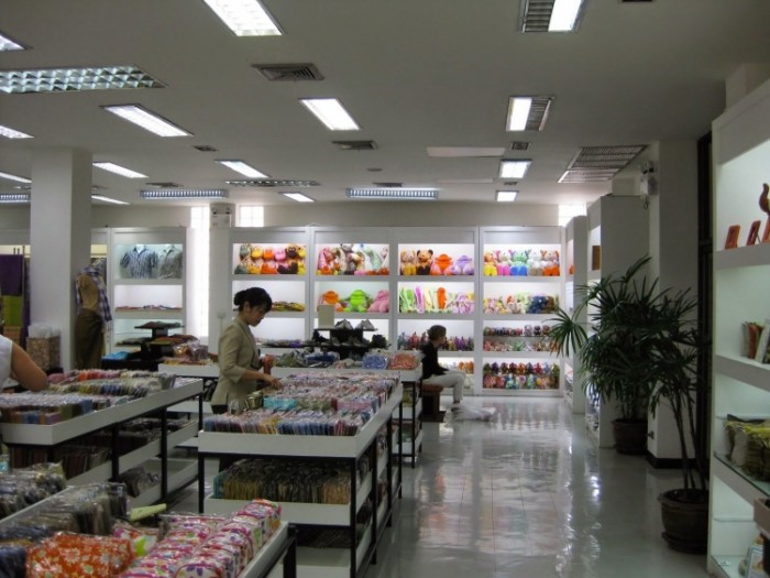 來源: http://www.dividindoabagagem.com/2011/04/jim-thompson-outlet.html