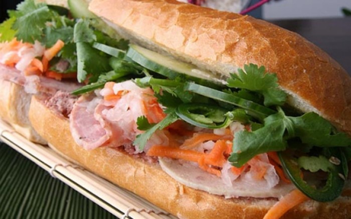 來源: http://pose.com.vn/Giai-tri/an-gi-choi-dau/Bien-tau-doc-dao-cua-banh-mi-Sai-Gon_492.html