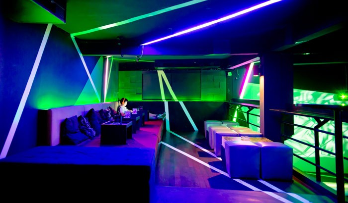 來源: http://www.makemytrip.com/travel-guide/bangkok/glow-nightclub-bars-amp-pubs.html