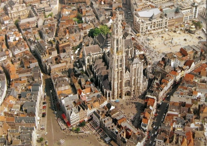 來源: http://unescopostcard.blogspot.jp/2010/03/fr943-belfries-of-belgium-and-france.html