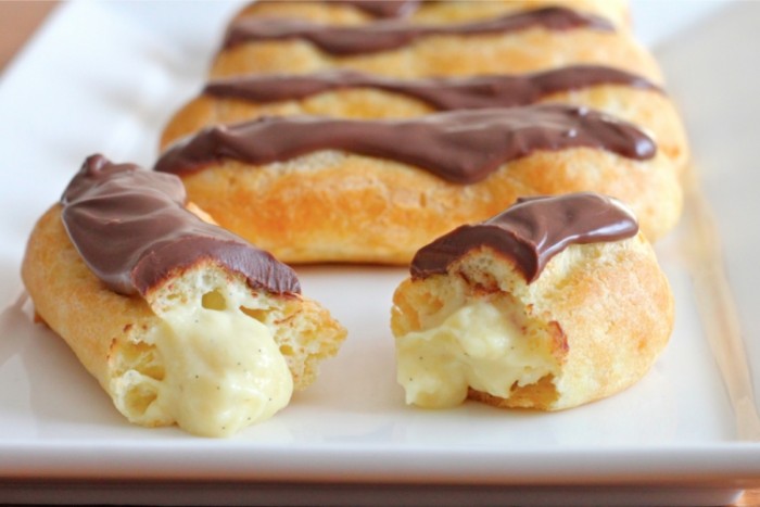 來源: http://iadorefood.com/recipes/homemade-chocolate-eclairs-stuffed-with-vanilla-custard/