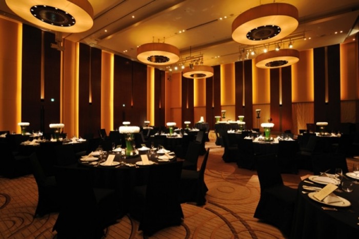 來源: http://hiltonwedding.jp/conradtokyo/coordinate/
