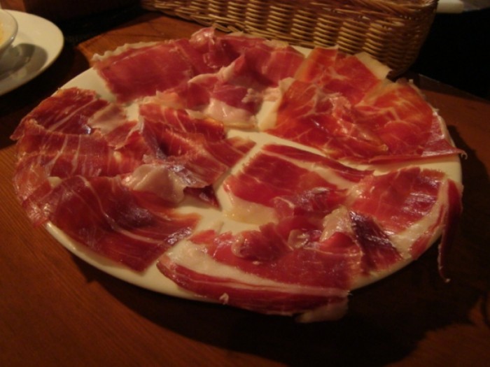 來源: http://meshi-quest.exblog.jp/tags/%E5%B1%85%E9%85%92%E5%B1%8B%E3%83%BB%E3%83%90%E3%83%AB%E3%83%BBBAR/